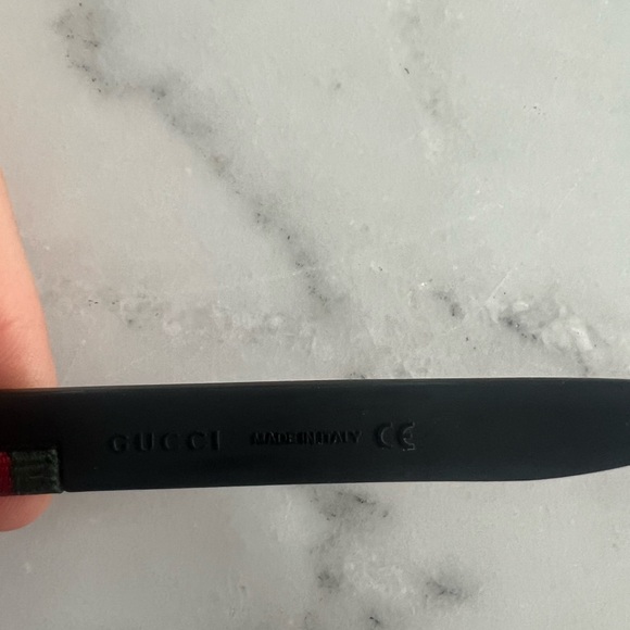 Black Gucci sunglasses - Picture 4 of 5